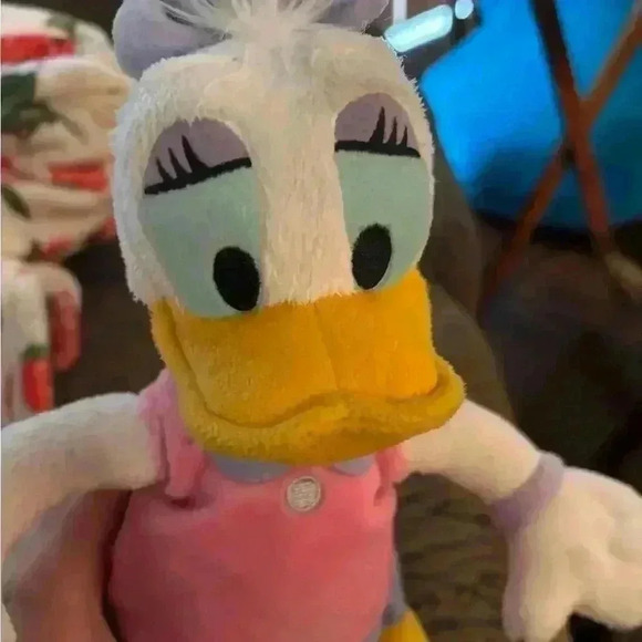 Daisy Duck - Picture 2 of 7